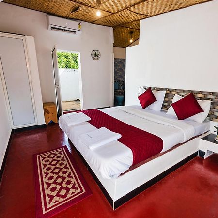 Hotel La Paulo'S Near Beach Resort Morjim Exterior foto