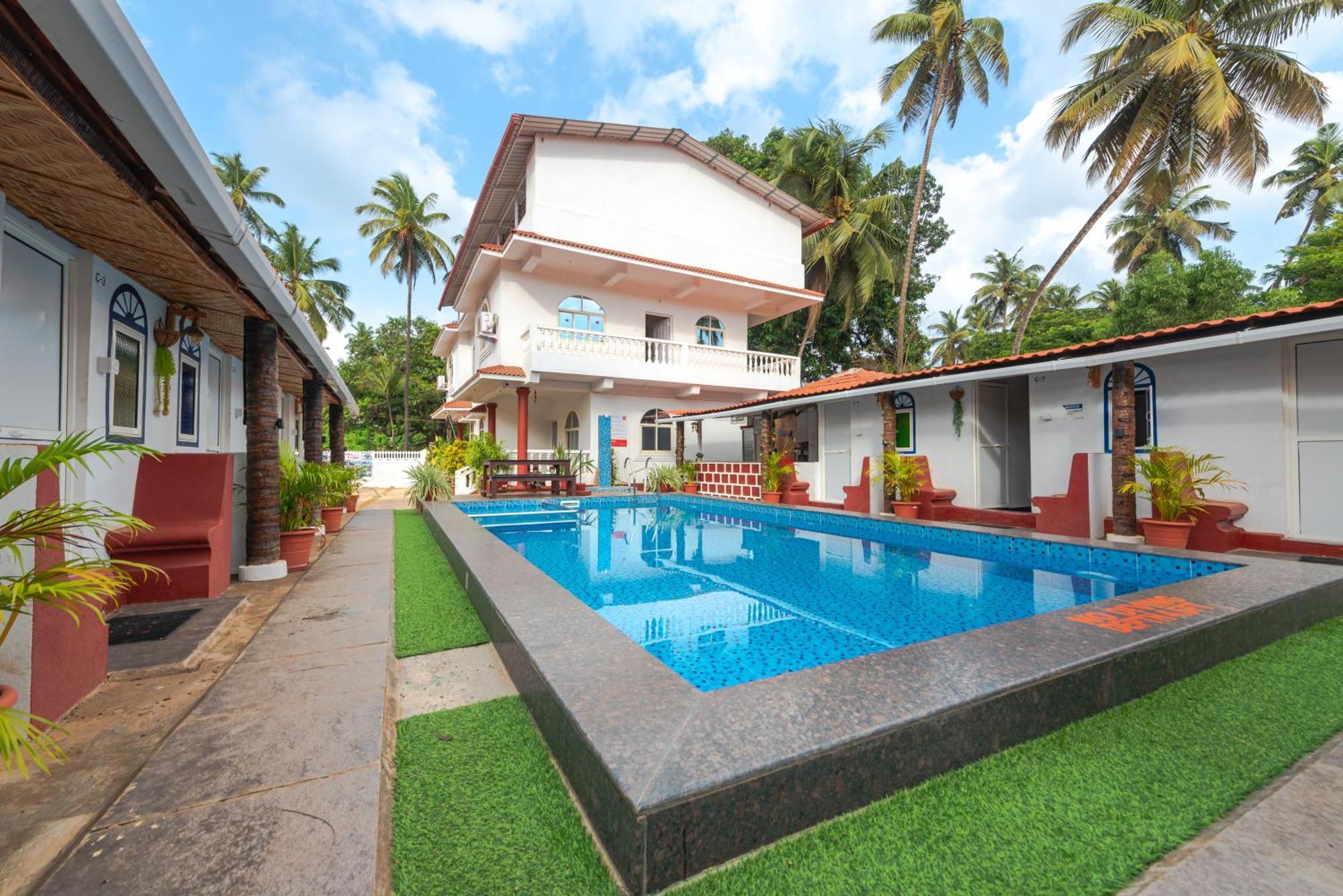 Hotel La Paulo'S Near Beach Resort Morjim Exterior foto